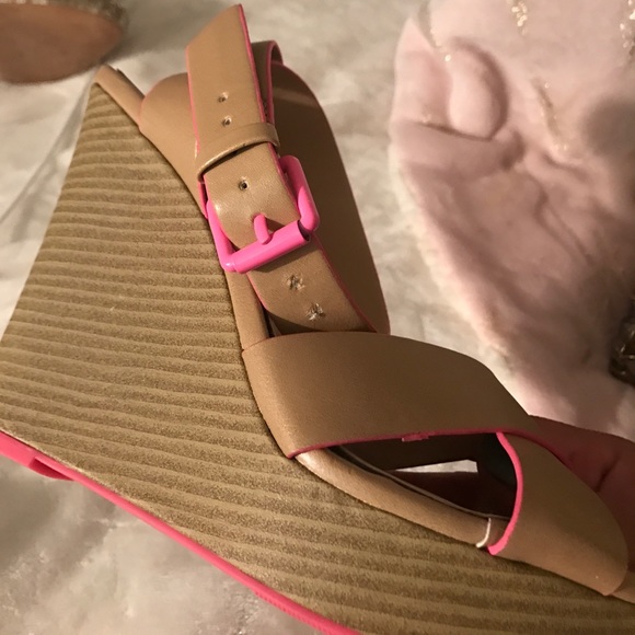 Beautiful wedges shoes! - Picture 3 of 4